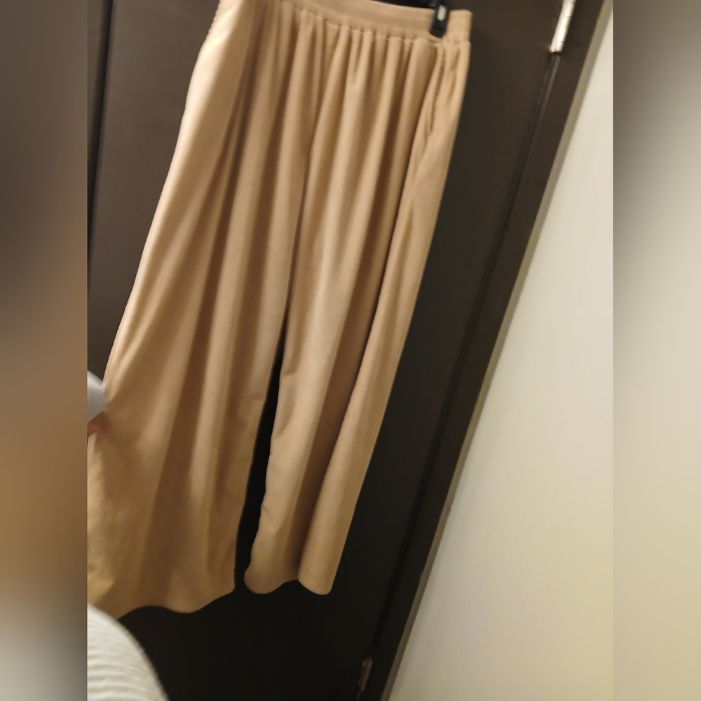 Elegant Wide Leg, Light Weight Curdoroy Camel Pants W/pockets.